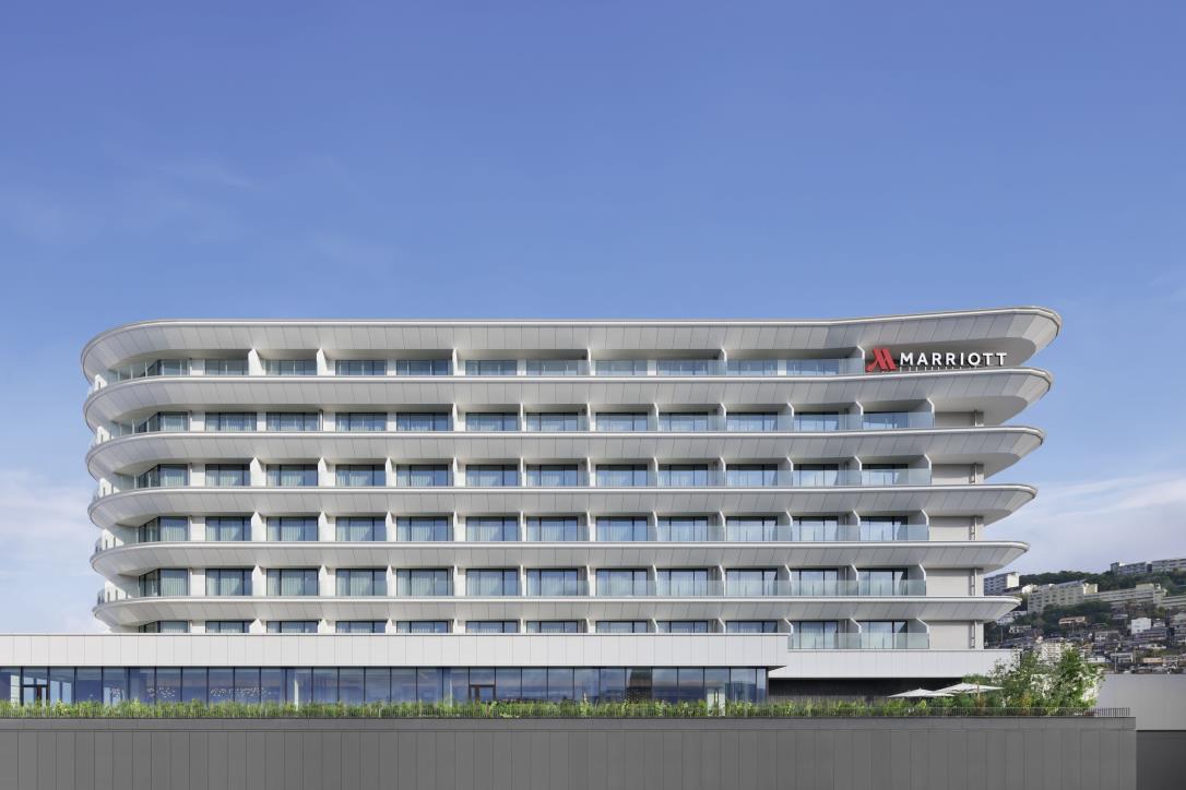 長崎マリオットホテル — 長崎市尾上町 · 2024年1月開業、客室207、JR長崎駅ビル7〜13階の客船モチーフ外観