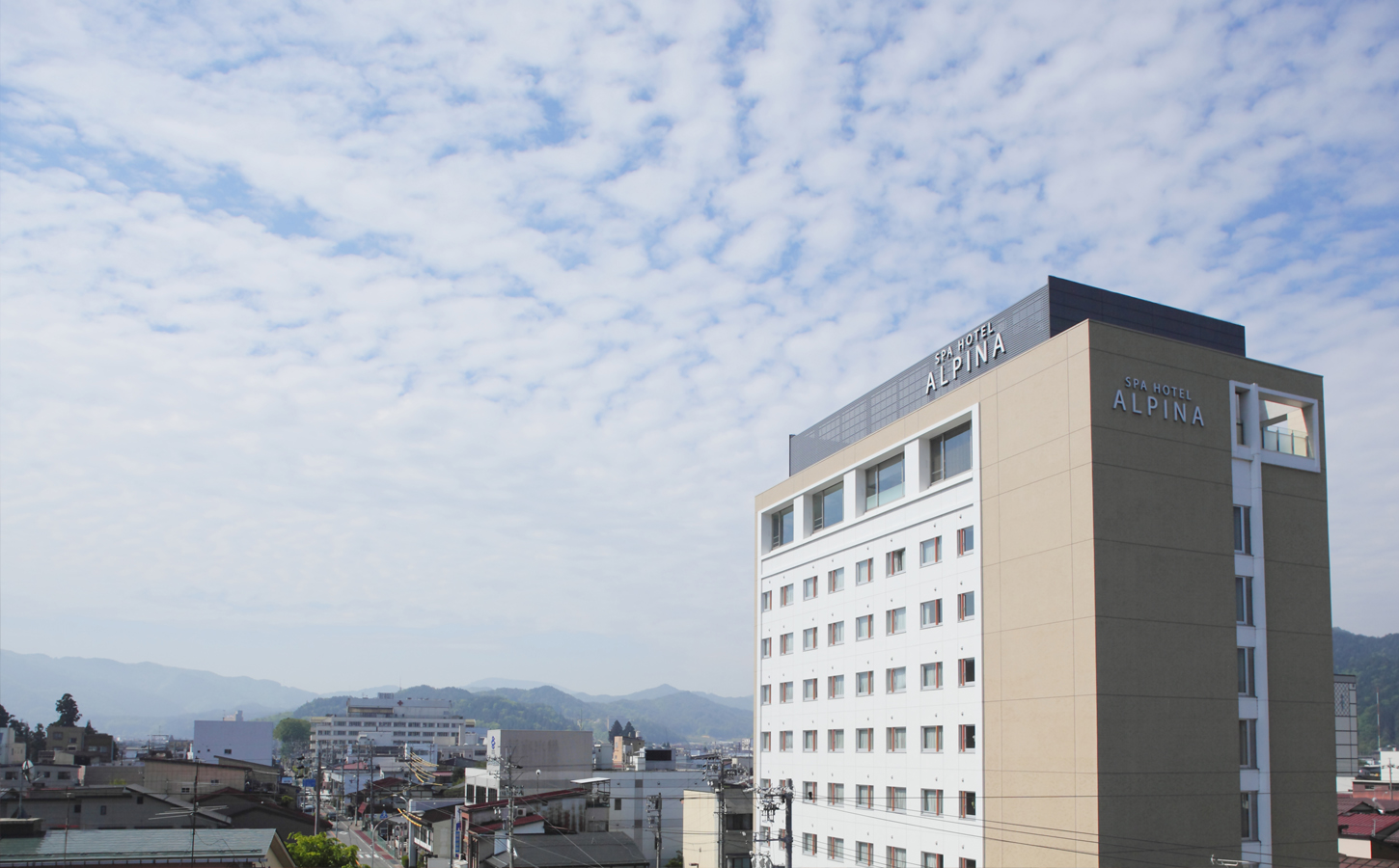 スパホテルアルピナ飛騨高山 — 高山市・JR高山駅東口徒歩3分 · 最上階に天然温泉大浴場と露天風呂を備える119室のビジネスホテル