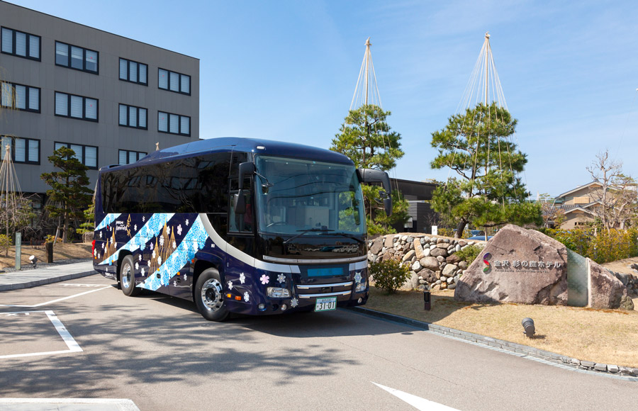 金沢 彩の庭ホテル — 石川・金沢市 · 四つの庭を配した和モダンホテル。2室を連結しファミリールーム化する客室再構成