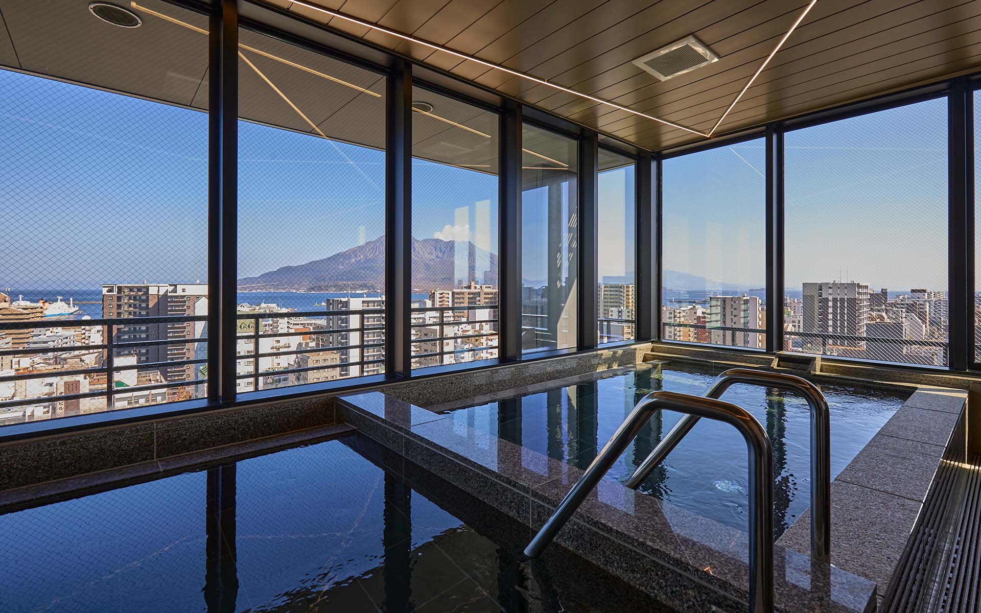 ホテルグランセレッソ鹿児島天文館 — 13階展望大浴場・人工炭酸泉・桜島ビュー