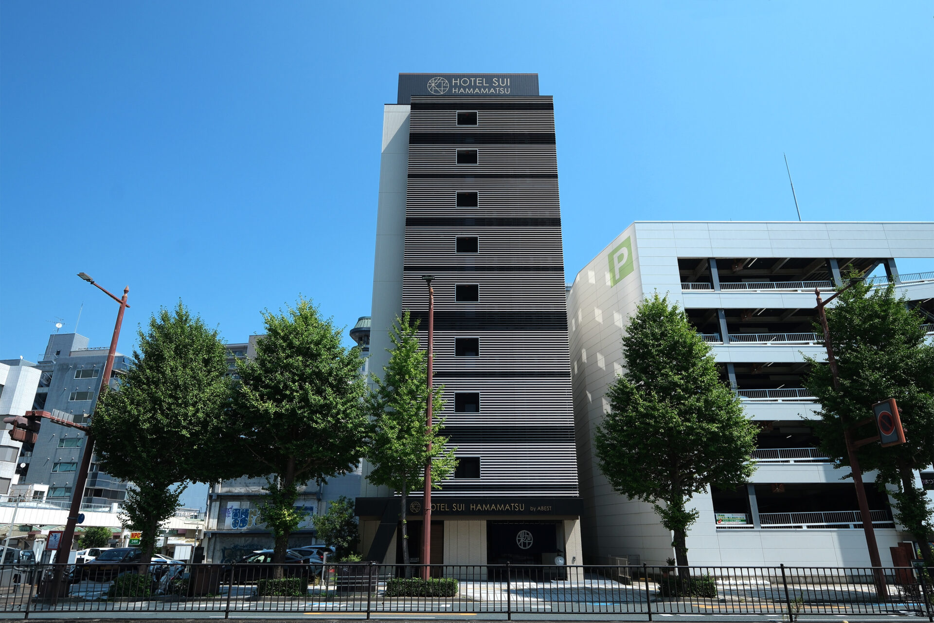 ホテルSUI浜松 — 浜松・連尺町 · 2024年運営開始、106室のデザイン系宿泊特化ホテル
