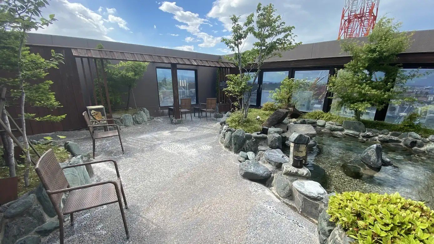 天然温泉 岩木桜の湯 ドーミーイン弘前 — 弘前市・弘前駅前 · 最上階天然温泉大浴場と露天風呂を備える客室191室のビジネスホテル