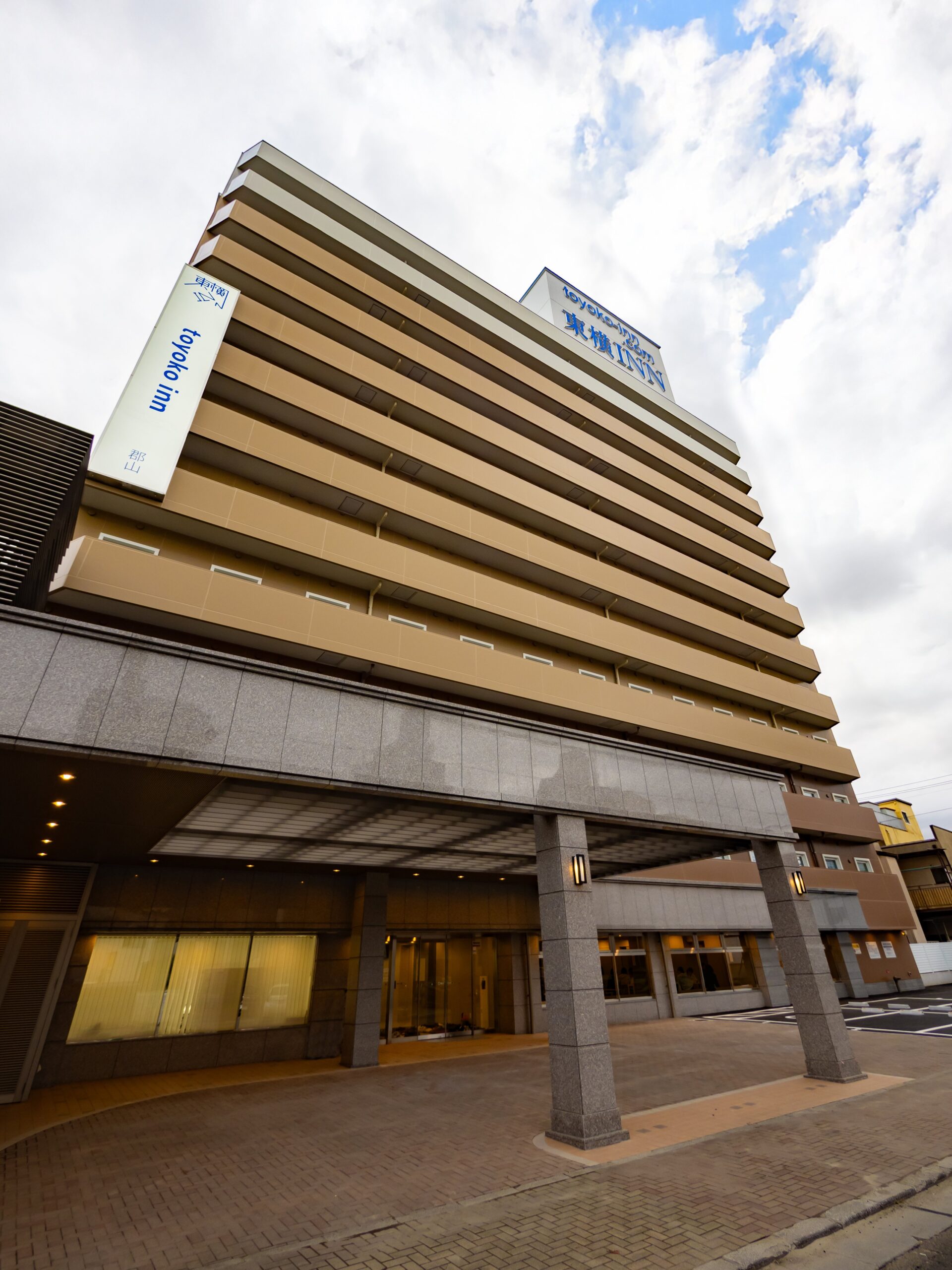 東横INN郡山 — 郡山市本町 · 郡山駅西口徒歩圏、全219室のビジネスホテル外観