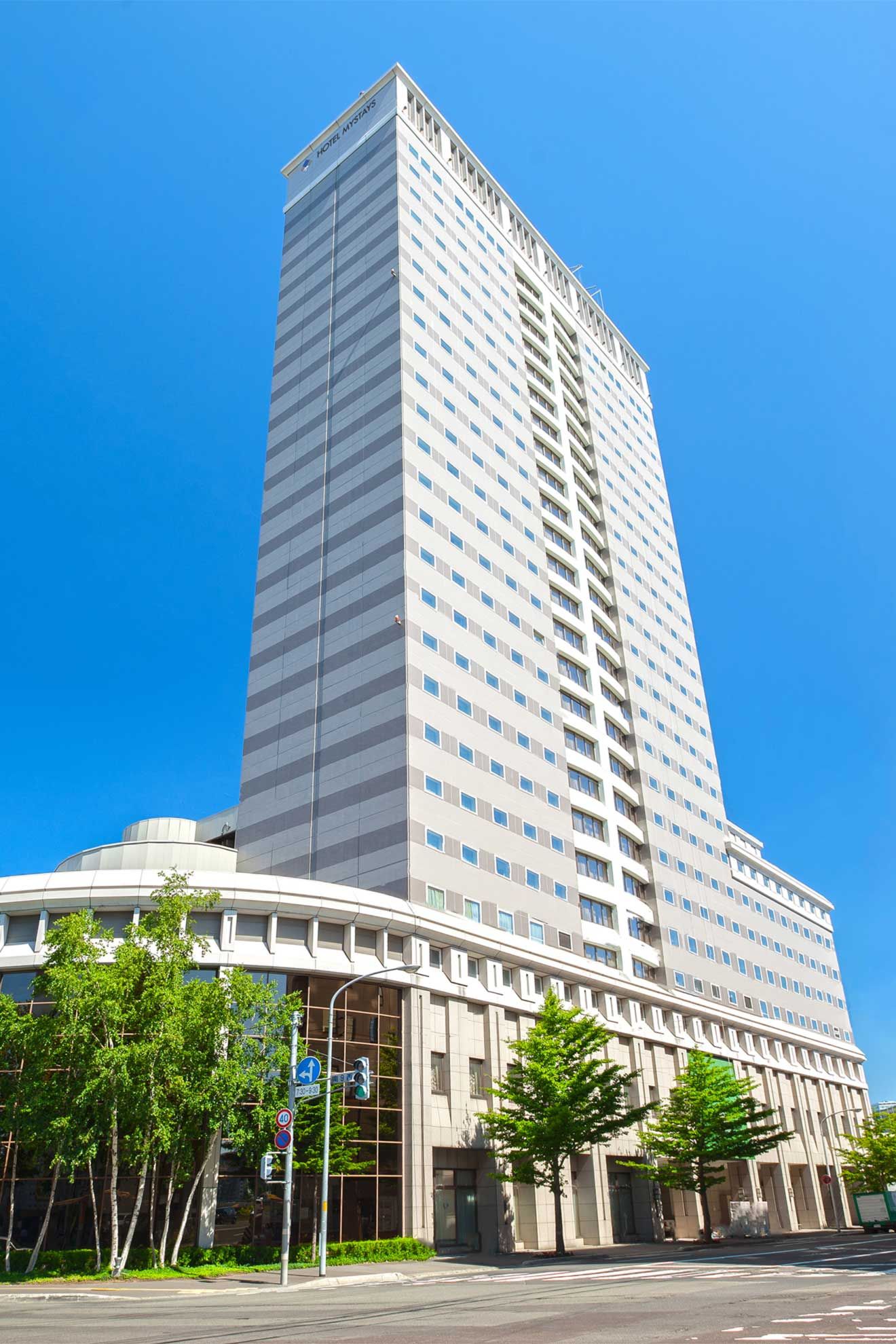 ホテルマイステイズプレミア札幌パーク — 北海道・札幌 · 中島公園に面した外観、天然温泉付き419室