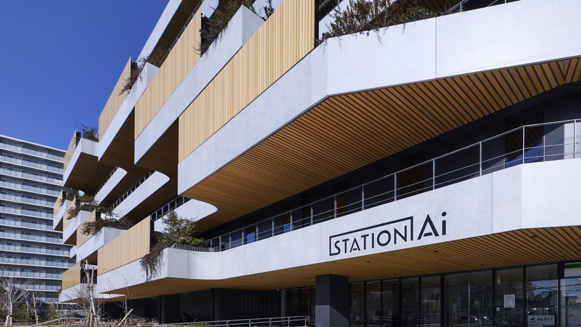 Minn STATION Ai Nagoya — 名古屋市昭和区鶴舞 · STATION Ai内に入るアパートメントホテルの外観