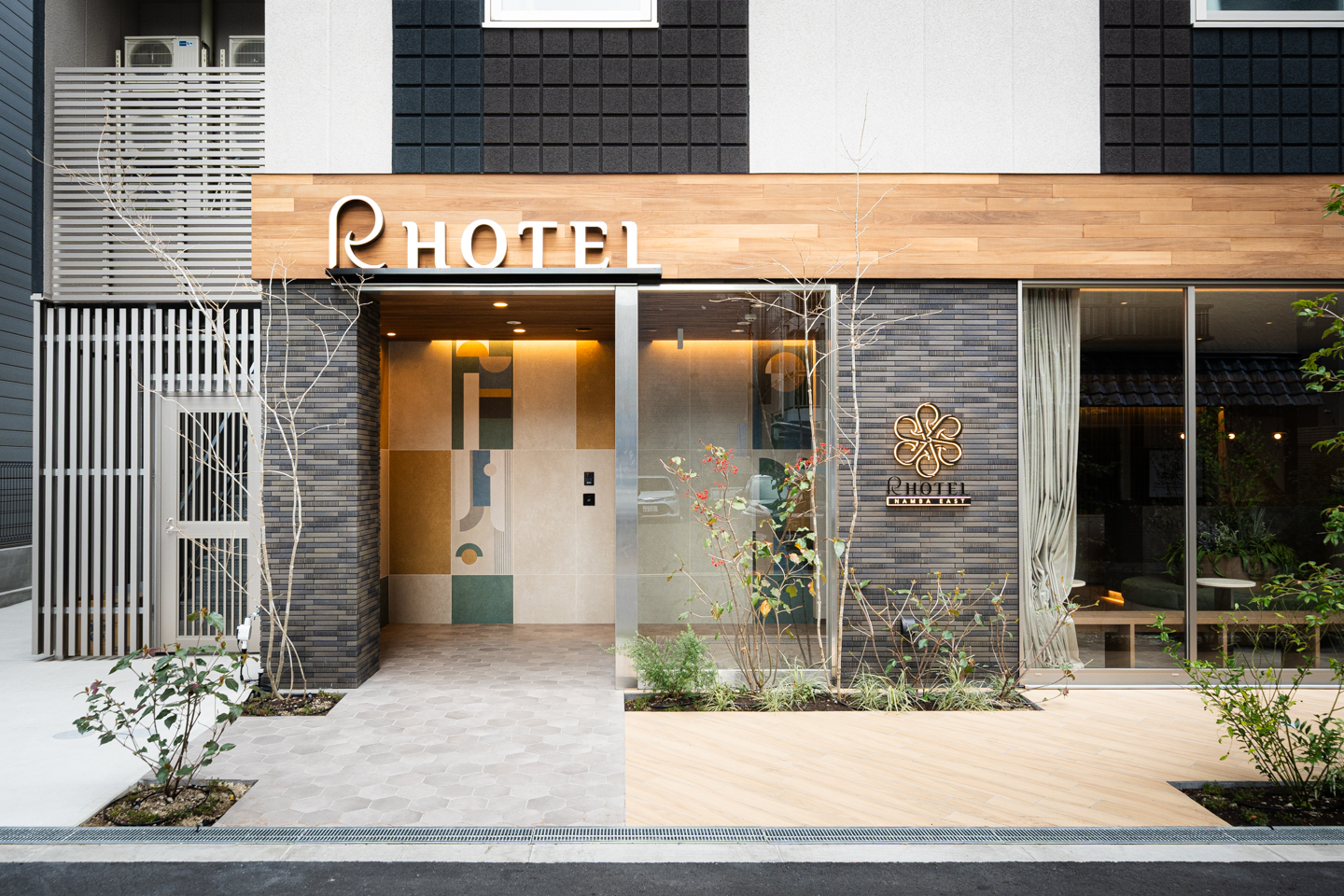 R Hotel Namba East — 大阪・中央区高津 · 2026年2月開業、客室47室の宿泊特化型ホテル