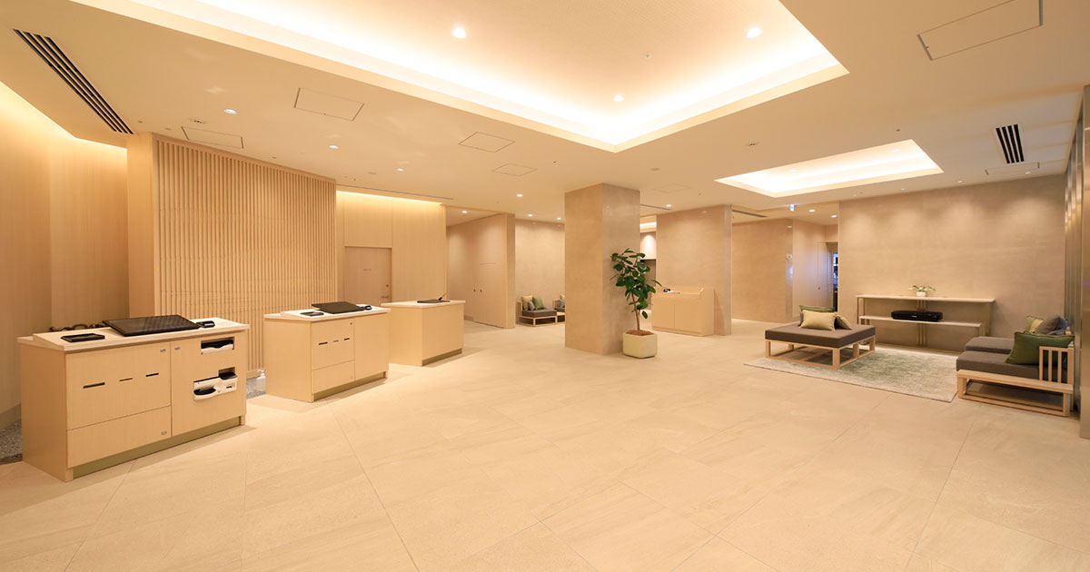リッチモンドホテル盛岡駅前 — 盛岡・駅前通 · 2023年12月開業、明るいロビーとセルフチェックイン機を備える駅前ビジネスホテル