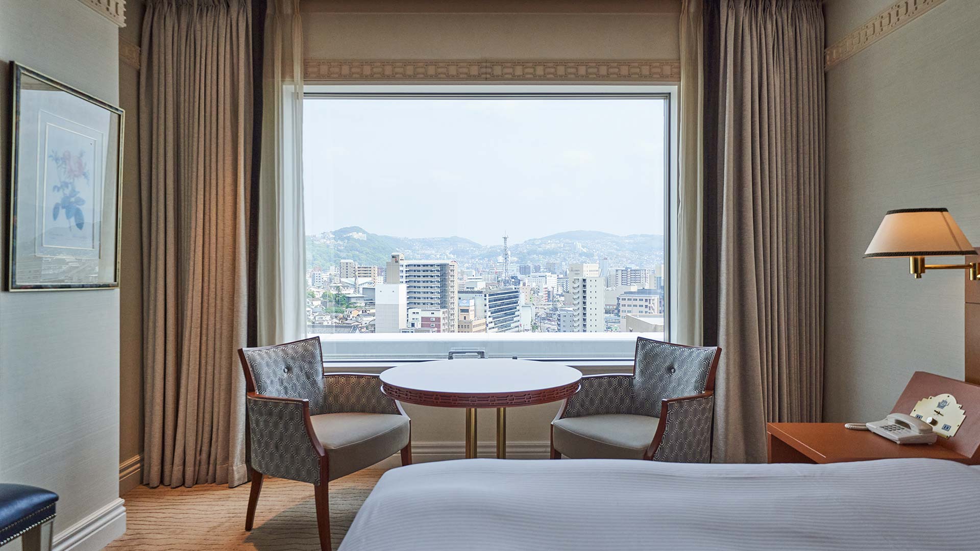 THE GLOBAL VIEW 長崎 — 長崎市宝町 · 全室6階以上の客室から長崎市街と稲佐山方面を望む