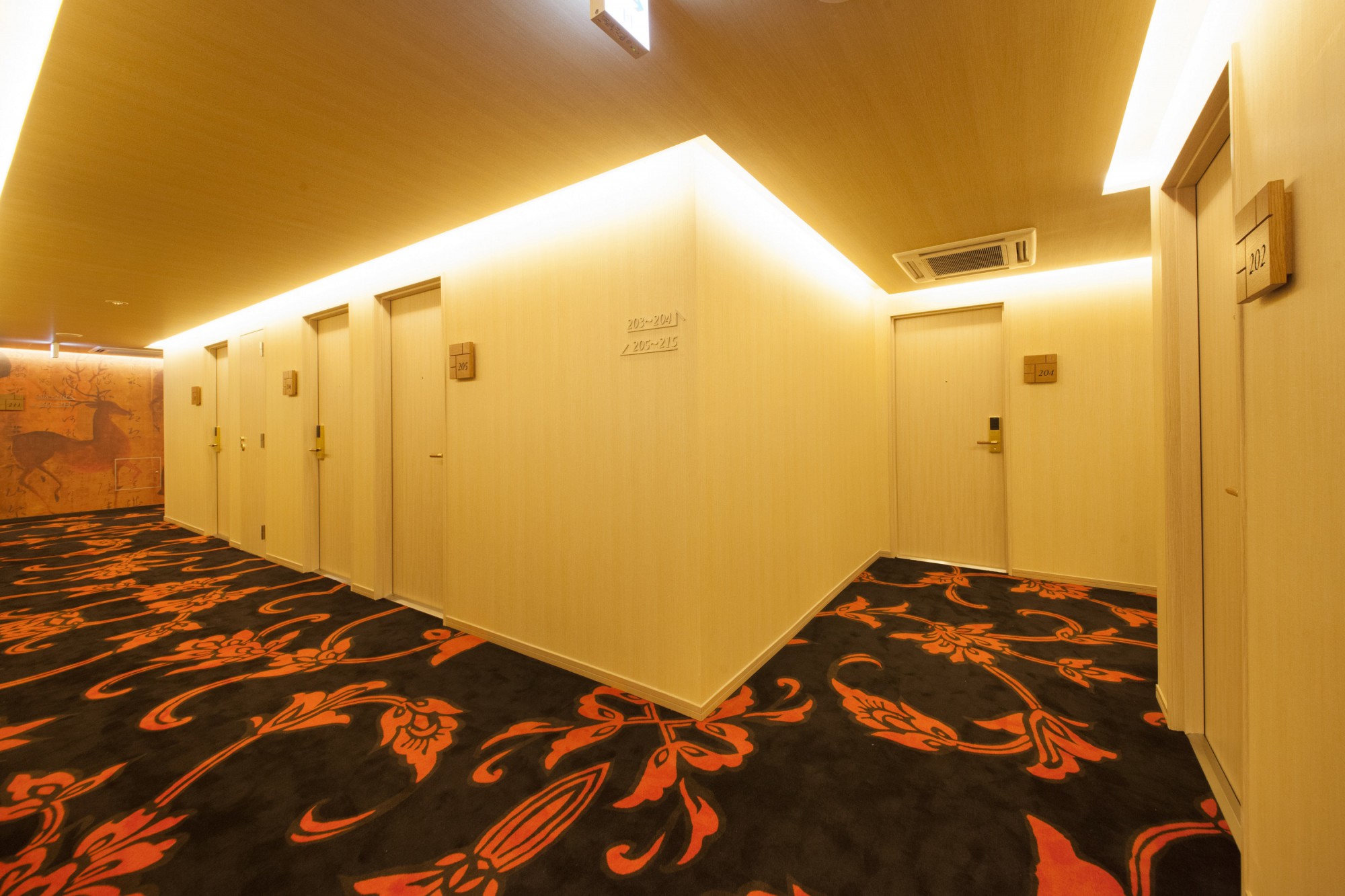 センチュリオンホテルクラシック奈良 — 奈良市油阪町 · 両駅徒歩圏で最も低い価格帯、90室の中規模ホテル