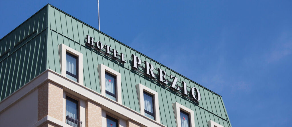 静鉄ホテルプレジオ静岡駅北 — 静岡市葵区御幸町 · JR静岡駅北口徒歩3分、免震構造107室の外観
