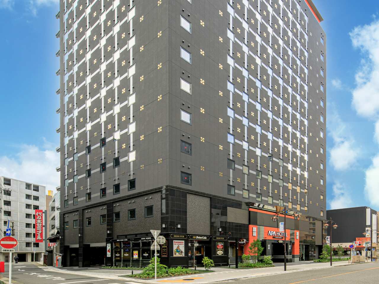 アパホテル〈名古屋駅前〉 — 名古屋市中村区則武 · 2021年7月開業、全403室の高層ビジネスホテル外観