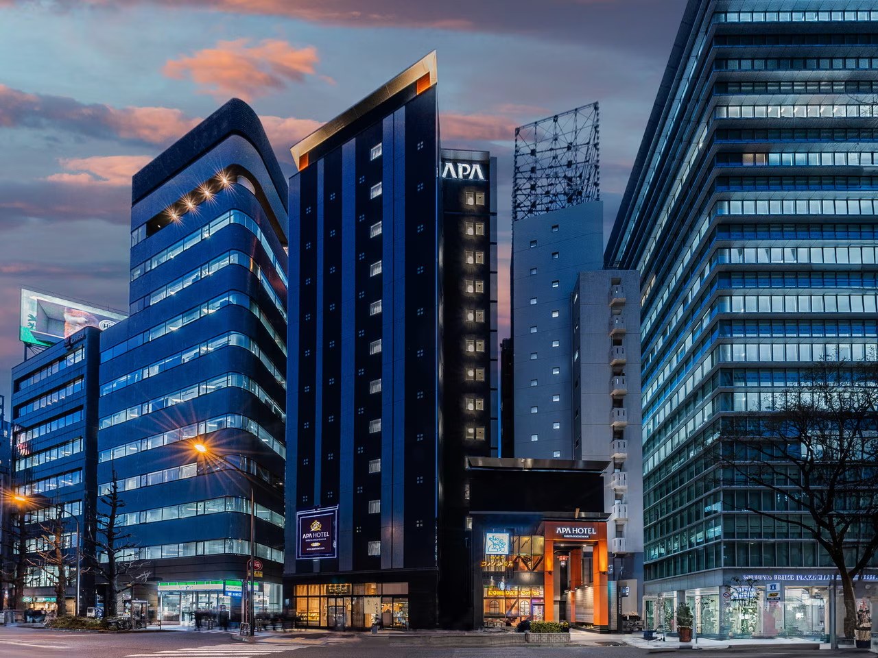 アパホテル〈渋谷道玄坂上〉 — 渋谷区円山町 · 2025年4月3日開業の南館(地上12階・74室)と本館の外観