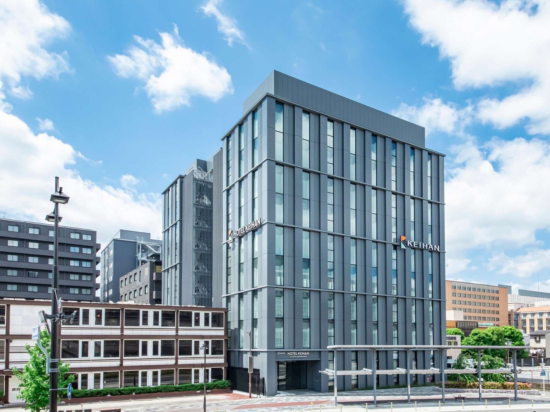 ホテル京阪 京都駅南 — 京都市南区・八条西口 · 2020年7月開業、地上9階建て客室200室の外観