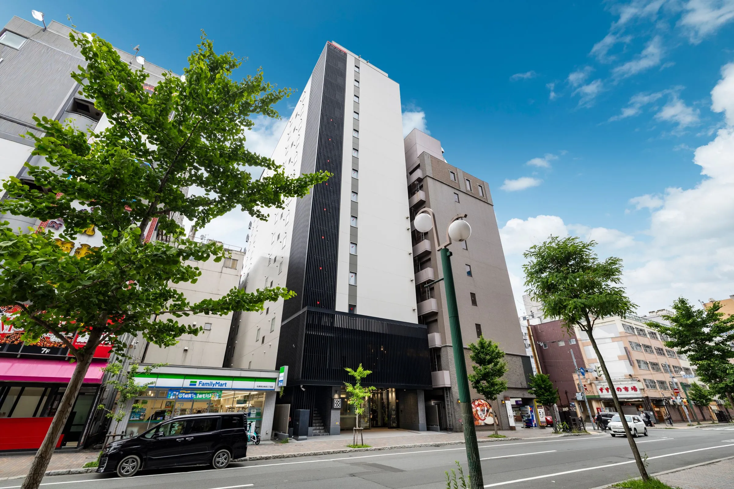 KOKO HOTEL 札幌すすきの 2nd — 札幌市中央区南6条西5丁目 · 黒いルーバーの低層部を持つ通り沿いのホテル外観