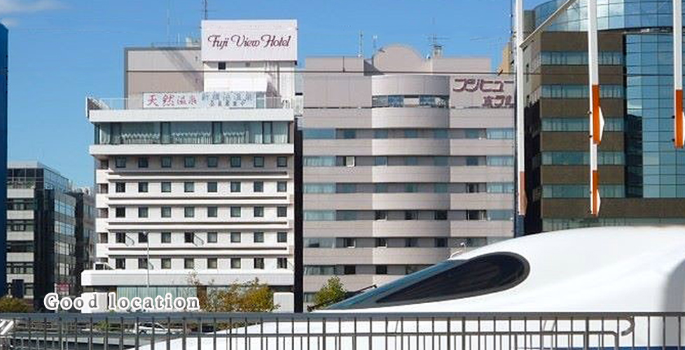 新横浜フジビューホテル スパ＆レジデンス — 横浜市港北区新横浜 · 新横浜駅徒歩3分、東海道新幹線沿いに立つ外観