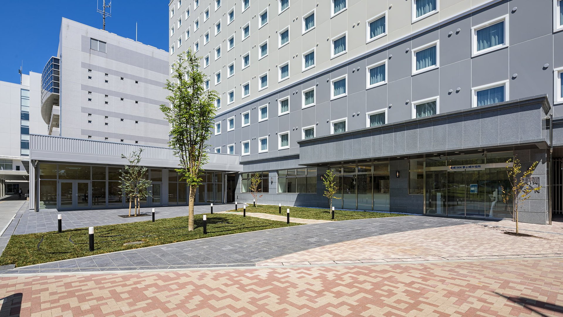 東横INN茅ヶ崎市役所 — 茅ヶ崎市茅ヶ崎 · 2023年7月開業、249室の茅ケ崎駅北口ホテルのエントランス
