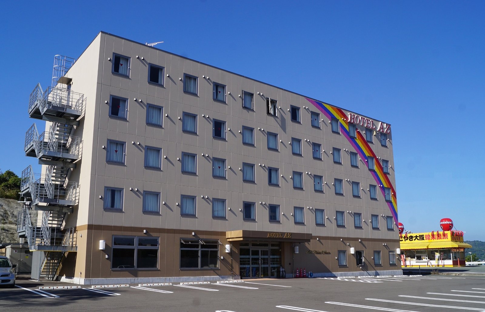 HOTEL AZ 熊本上天草店 — 熊本県上天草市大矢野町 · 松橋IC から車で約50分の91室ロードサイドホテル外観