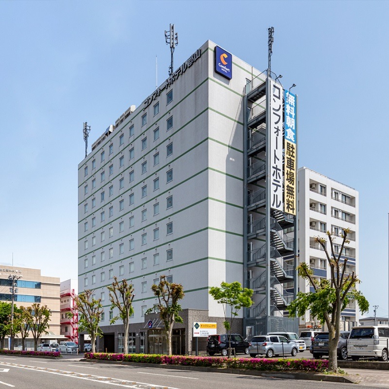 コンフォートホテル郡山 — 福島県郡山市方八町 · 郡山駅東口徒歩約2分、2026年3月31日に改装した全161室のホテル外観