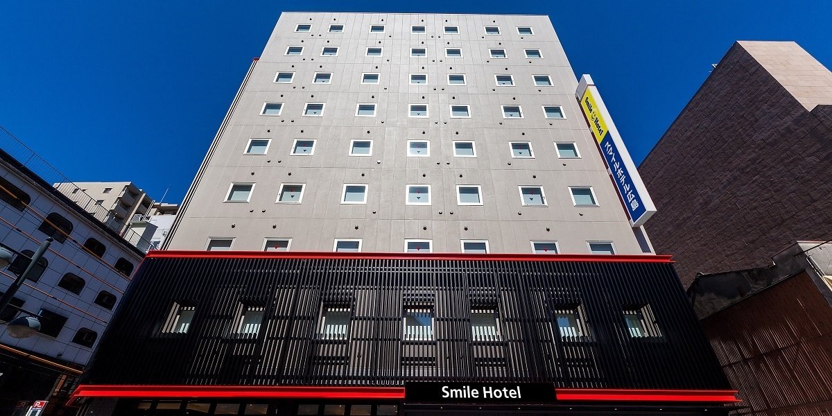 スマイルホテル広島 — 広島市中区流川町 · 繁華街に建つビジネスホテルの外観