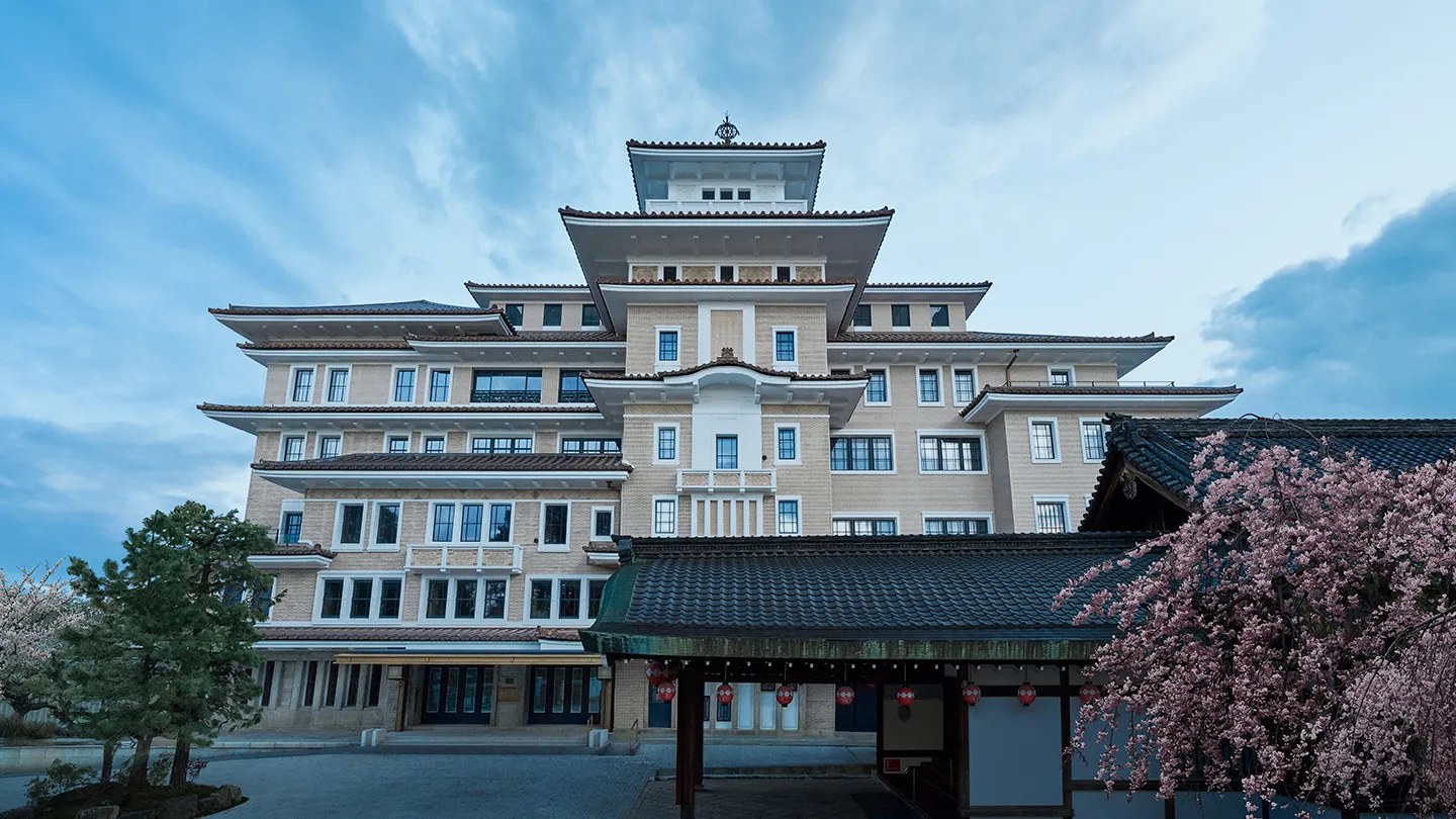 帝国ホテル 京都 — 京都・祇園 · 弥栄会館の意匠を受け継ぐ本棟の外観