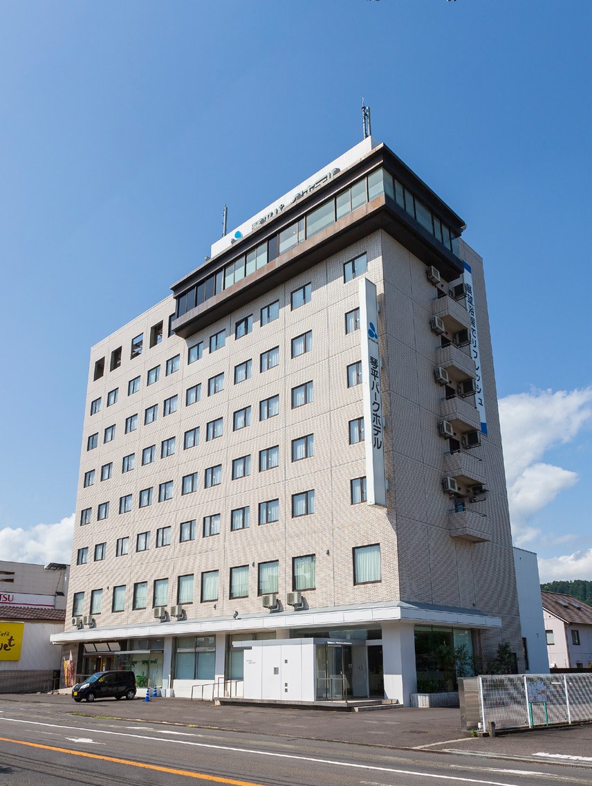 琴平パークホテル — 香川県琴平町榎井 · 2005年開業、地上8階・客室97室のビジネスホテル外観