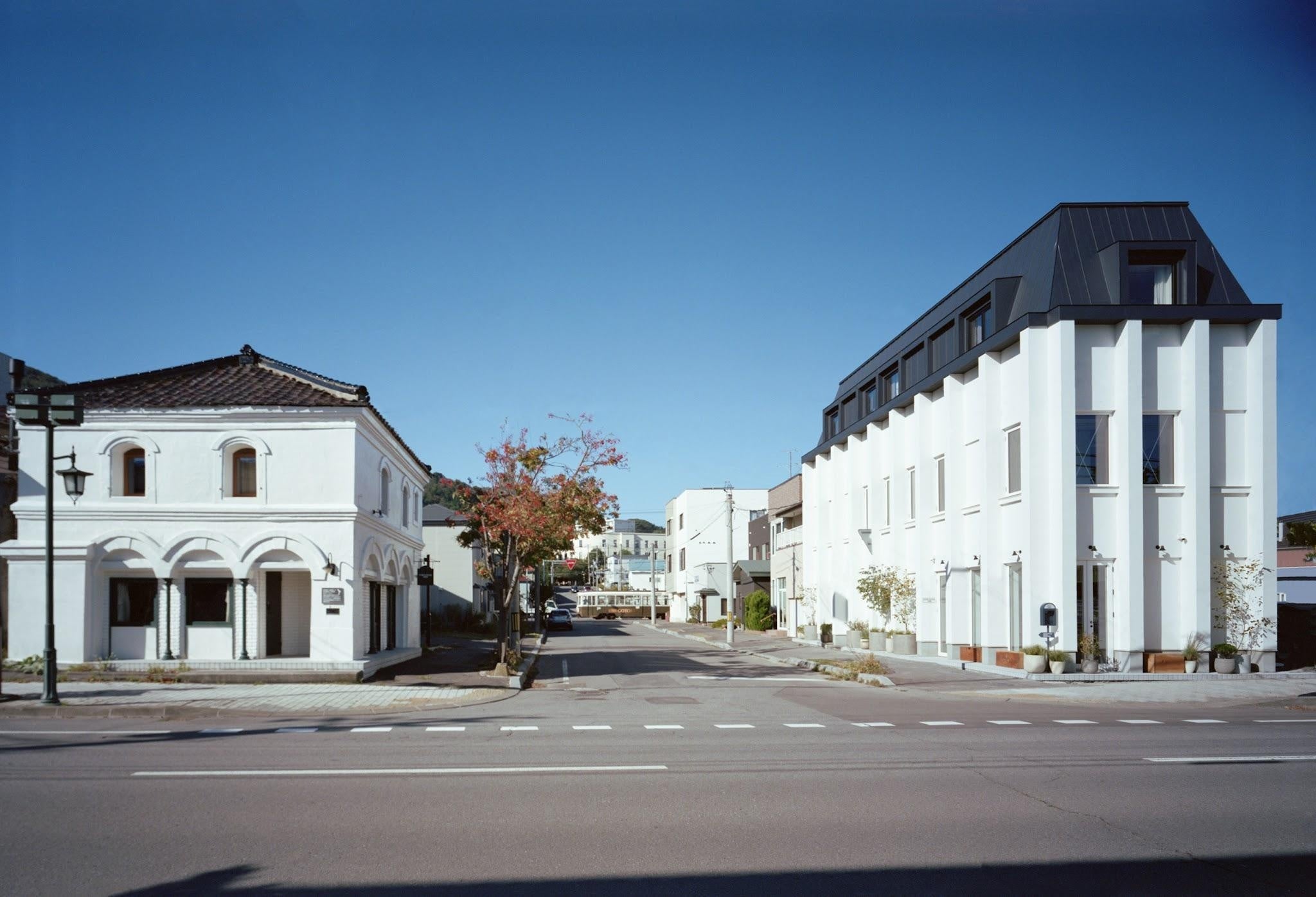 Portside Inn Hakodate 新棟の外観 — 函館市大町・西部地区 · 木造3階建て、客室8室で2026年10月31日開業