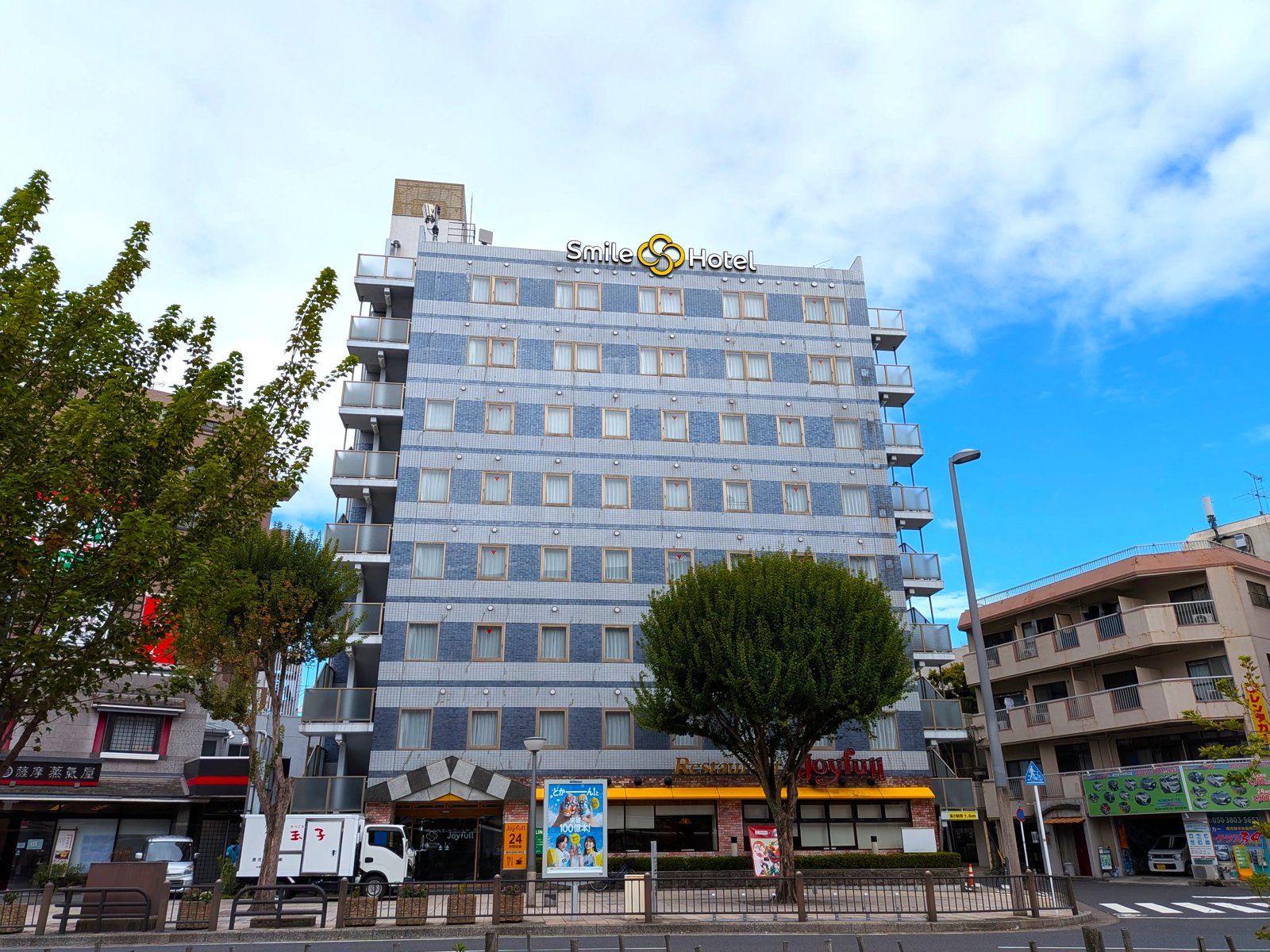スマイルホテル鹿児島中央駅前 — 鹿児島市西田 · JR鹿児島中央駅西口徒歩約2分の全101室のホテル外観