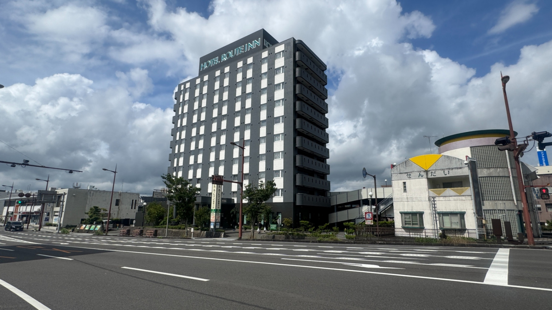 ホテルルートイン薩摩川内 — 薩摩川内市西向田町 · 川内駅から徒歩約5分、総客室数152室のホテルの外観